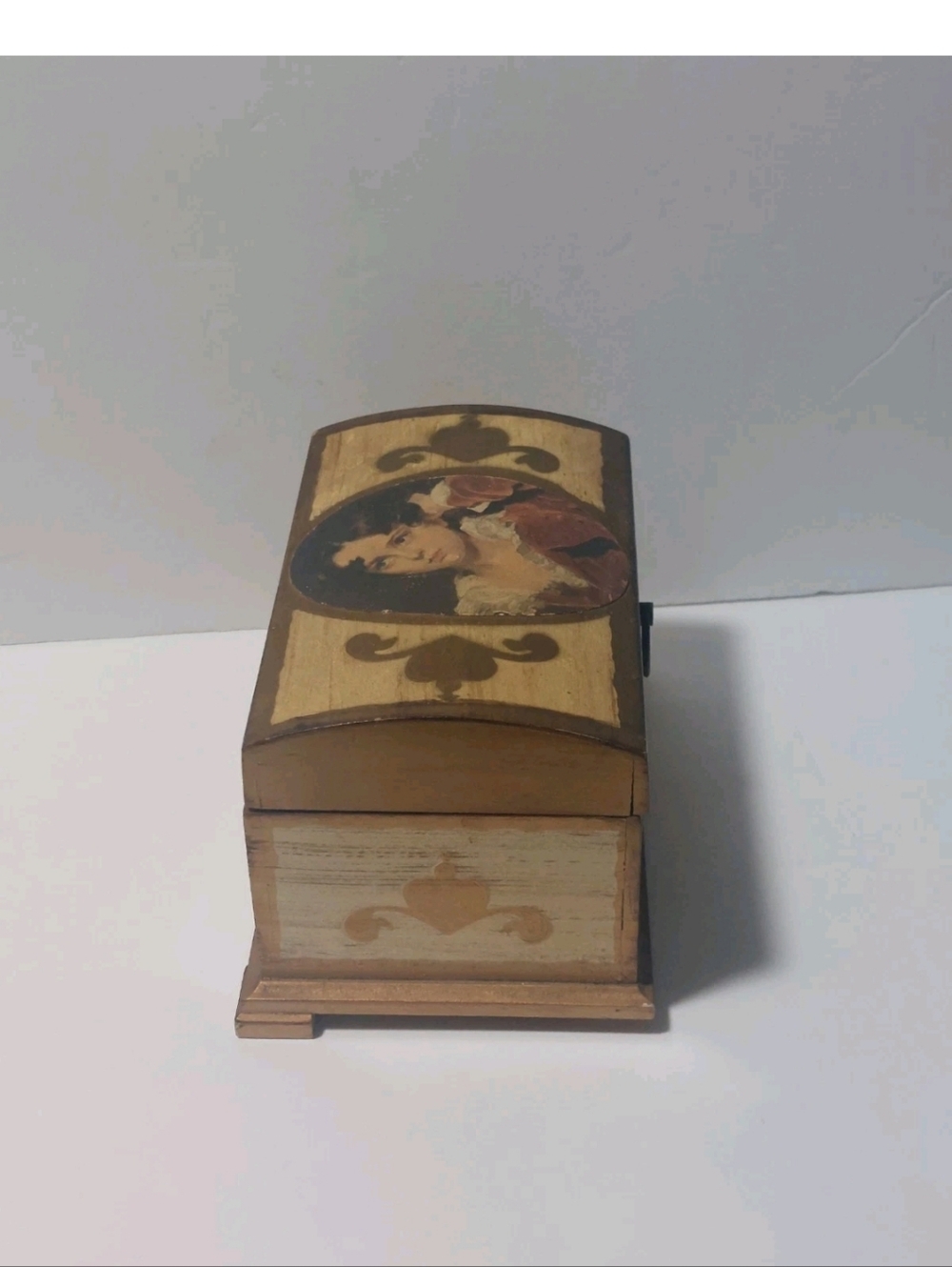 Vintage Decorative Wooden Jewelry Box with Painted Portrait - Green Interior - Picture 6 of 8